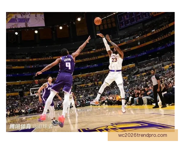 詹姆斯关键表现带队逆转湖人强势反弹冲击季后赛席位引热议持续升温